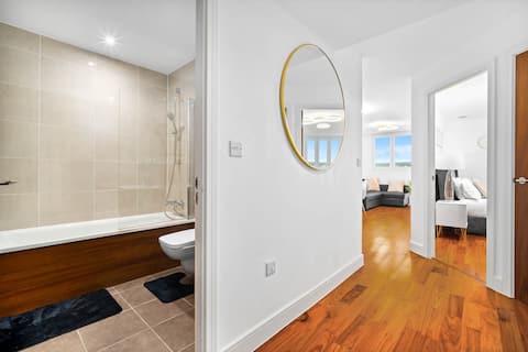 Successful Airbnb property: Luxurious Birmingham City Escape Top Floor View in West Midlands