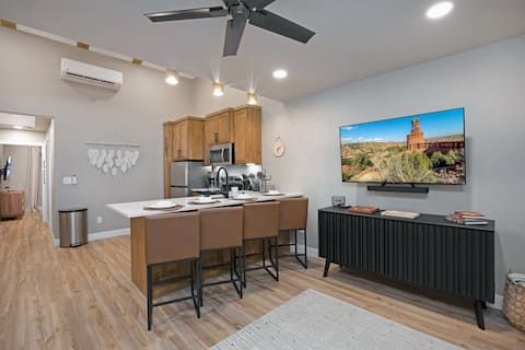 Top Airbnb: Rustic Highland | Stunning Cabin on Canyon Rim in Texas Panhandle
