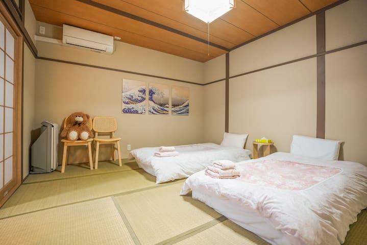 Located in Asakusa 5 Chome / Max 12ppl / Free WiFi