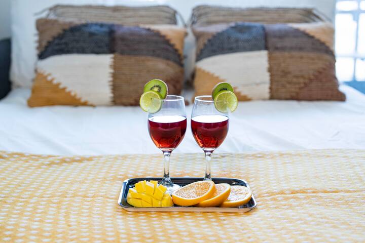 High Rise 2BR near Dundas Eaton Centre Dt Toronto gallery image 5