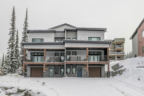 Largest property on the mountain. New whole duplex