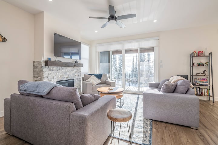 Entire Duplex 2, Hot Tubs, Garage & On The Skiway - Armstrong