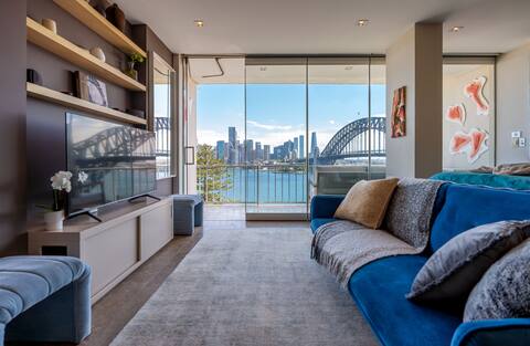 Top Airbnb: Stunning Harbour Front View! in Sydney