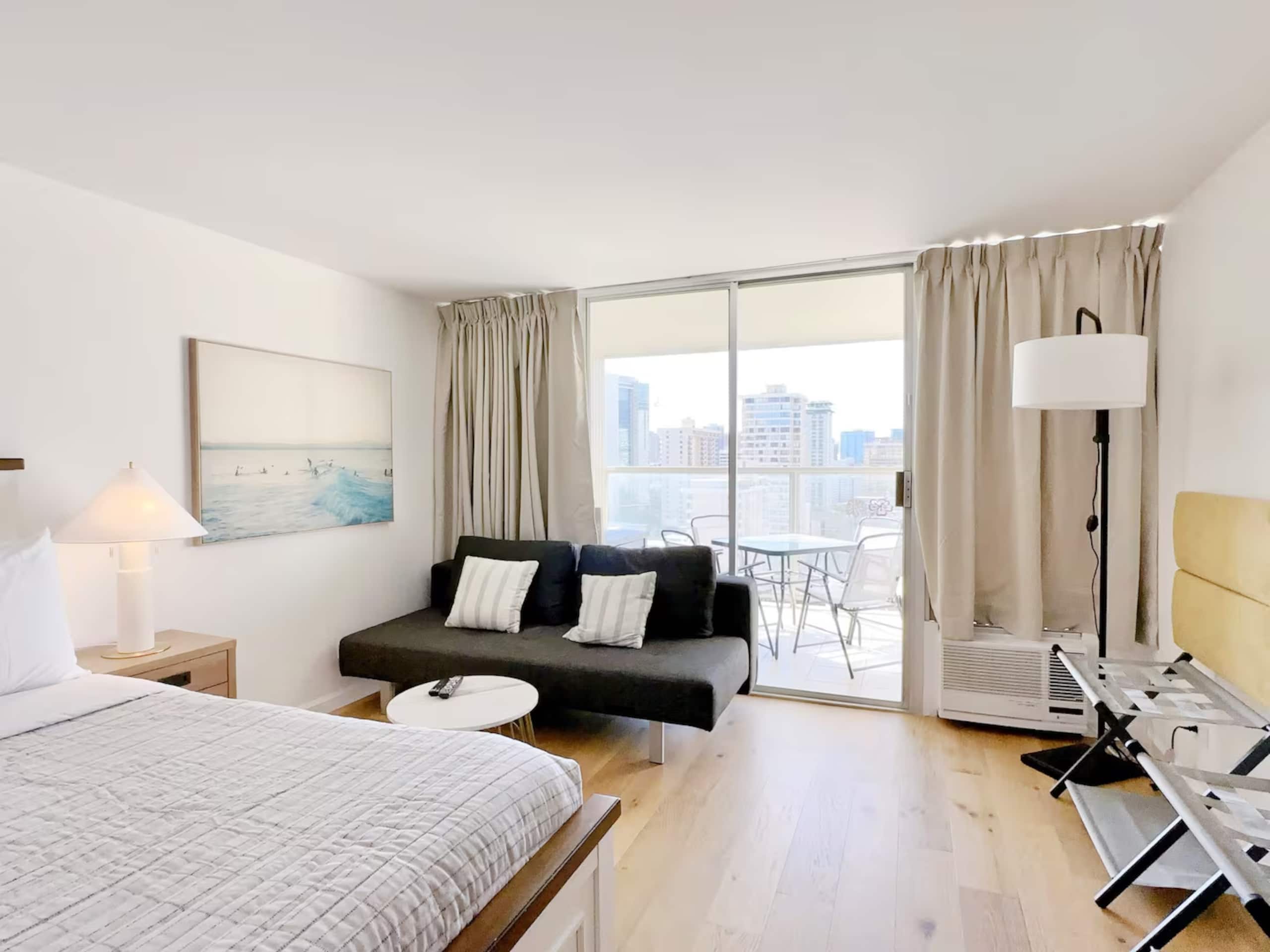 23 FL-Cozy & Elegant King Studio - Image 5