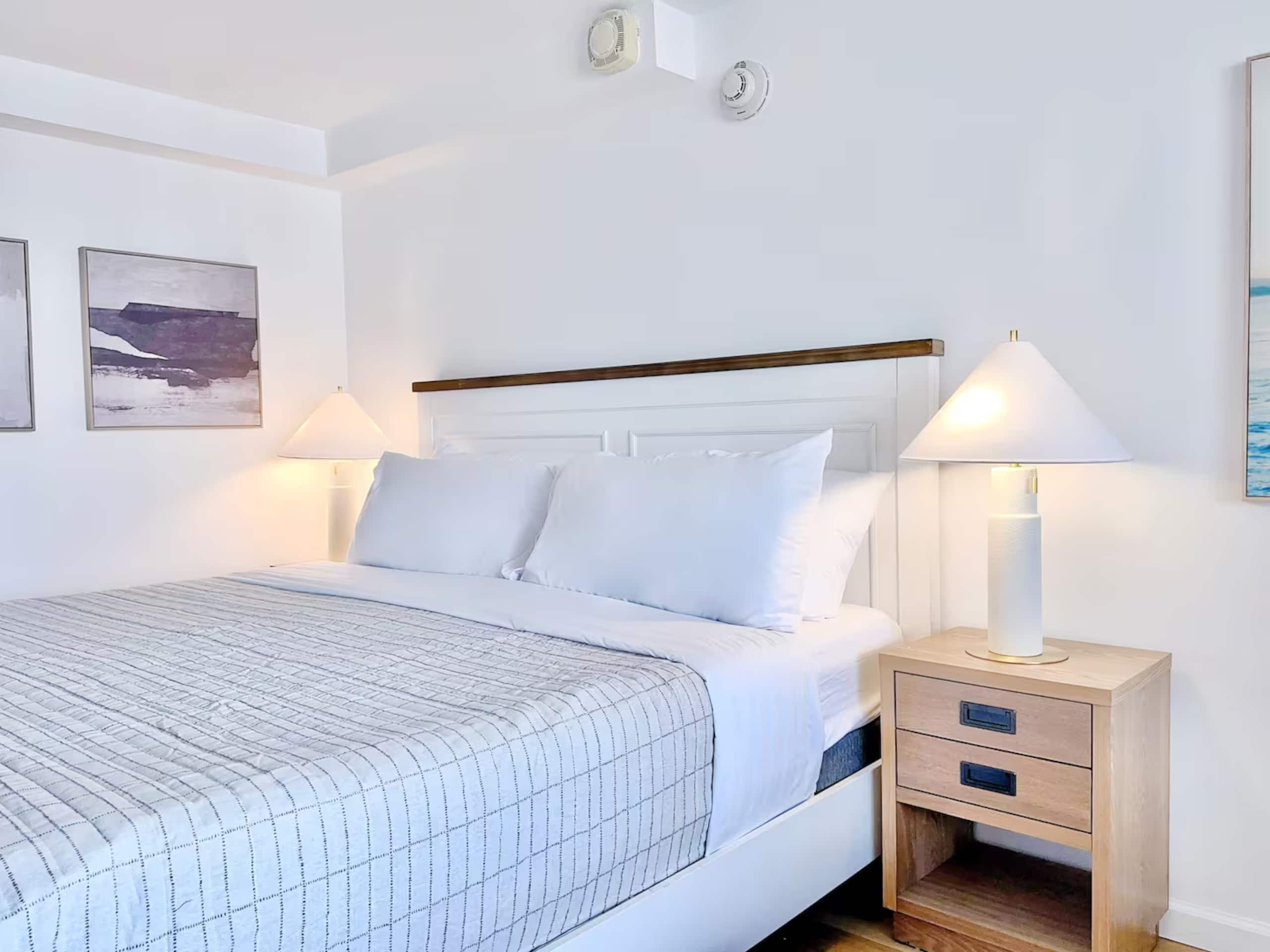 23 FL-Cozy & Elegant King Studio - Image 6