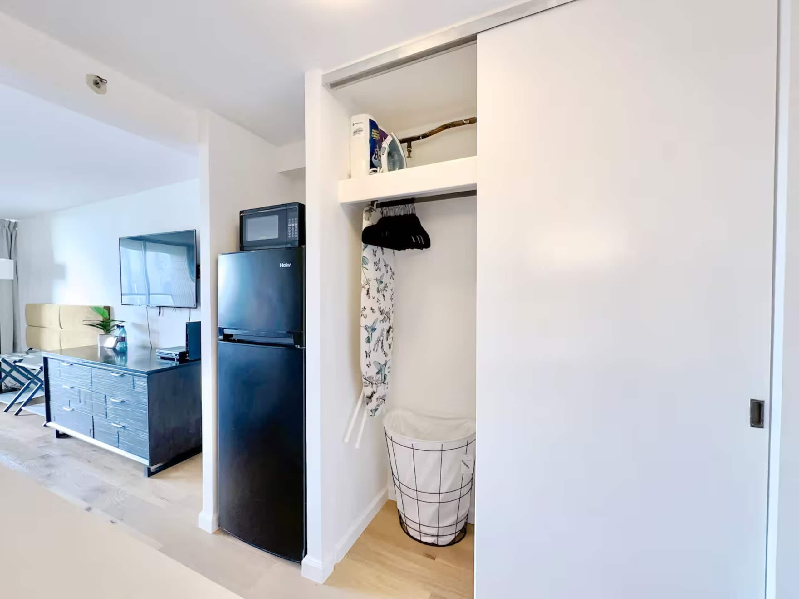 23 FL-Cozy & Elegant King Studio - Image 11