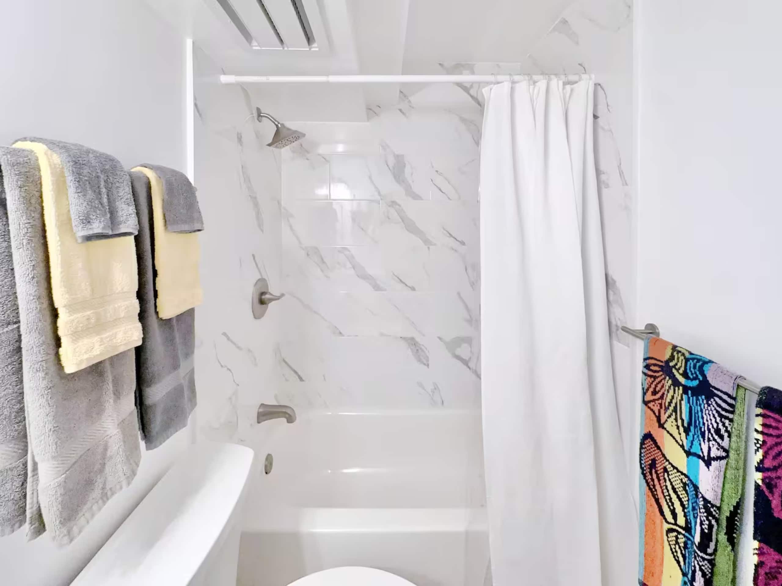 23 FL-Cozy & Elegant King Studio - Image 17