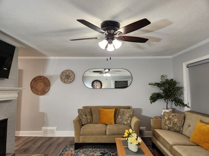 Minutes To Wfu, Malls, Downtown | Renovated+serene - Winston-Salem, NC