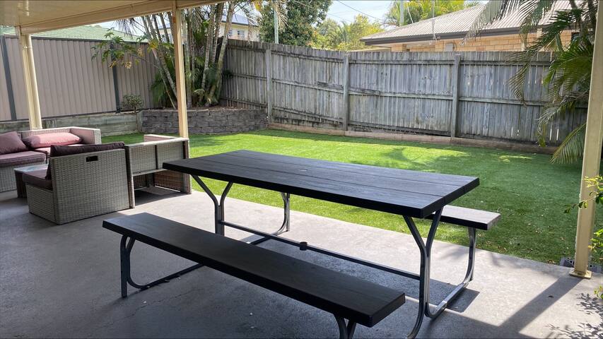 3 Bdr Apt! Garden! Undercover Parking! 12BS3 gallery image 3