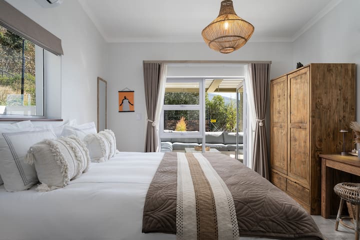 PheZulu Manor - Bedroom 3 En Suite View