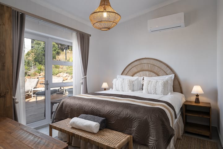 PheZulu Manor - Bedroom 4 Mountain View En Suite
