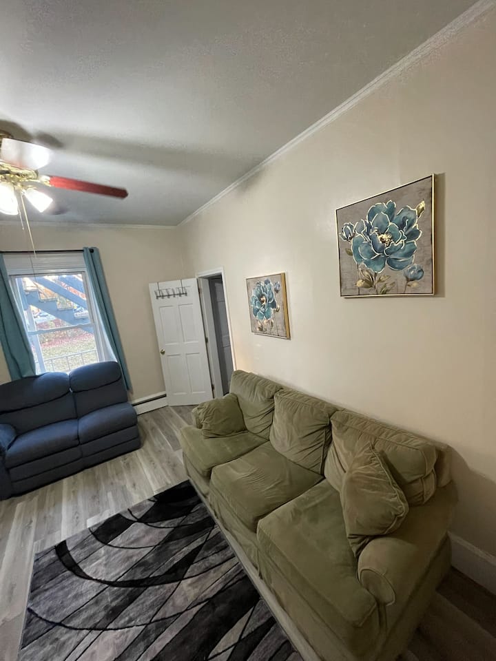 Convenient Manchester - Walk To Elm + Snhu Arena - Londonderry, NH