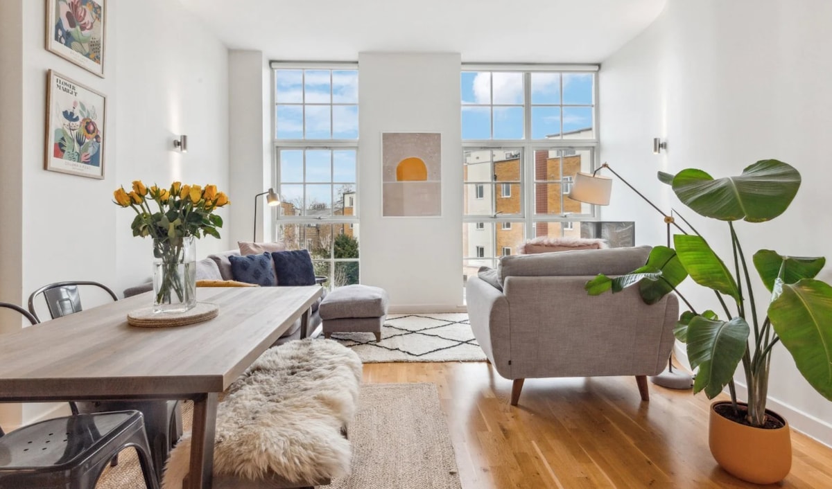 Top performing Airbnb: Newly renovated beautiful school conversion in Greater London