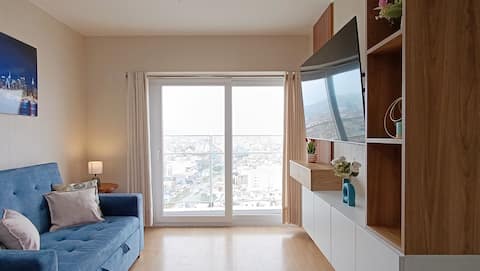 21st Floor View •Work & Relax • WiFi • Gym • Netflix