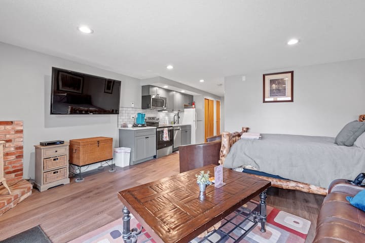 Open Concept Condo Sleeps 8 - Jackson, NH