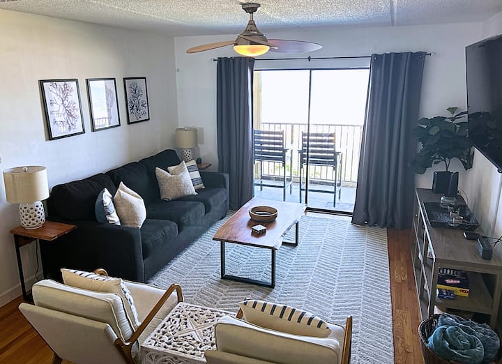 Oceanfront 3br/2ba Condo W/pool - Ormond Beach, FL