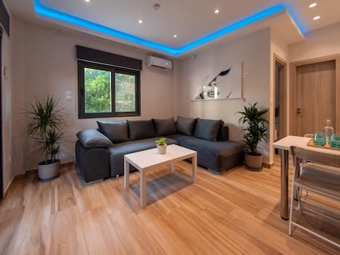 Nostalgia Apartment near Attikon Hospital