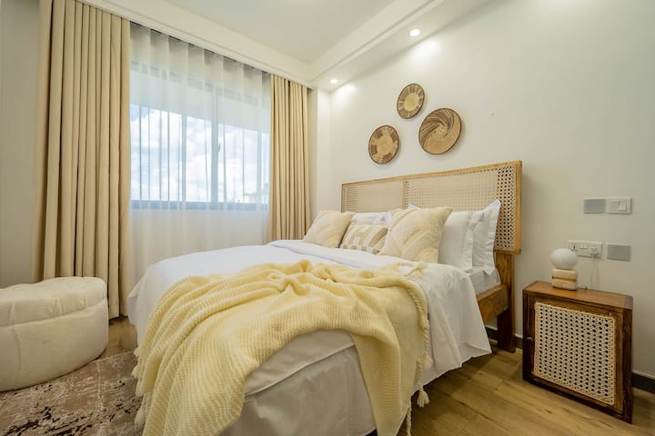 您的私人度假胜地在我们的加大双人床上️✨休息、放松和充电。