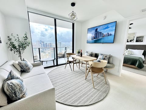 Top performing Airbnb: 43 Floor Miami 1BD Near Arena in Parkwest