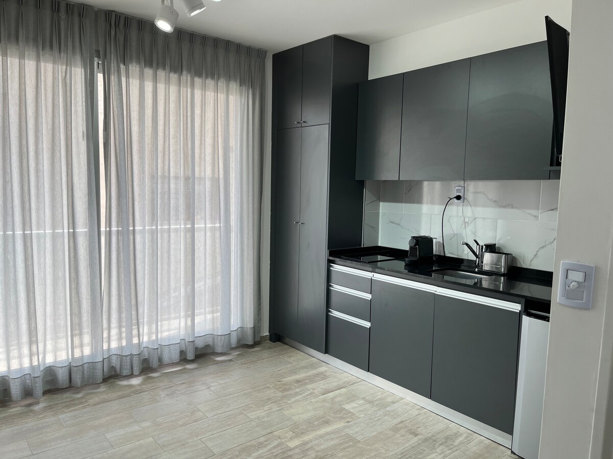 Popular Airbnb listing: Modern studio with balcony in Buenos Aires in San Cristóbal