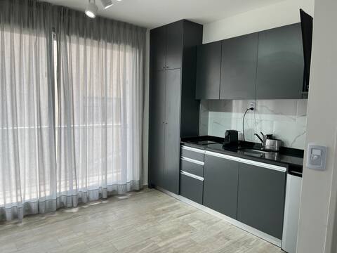 Anuncio de Airbnb popular: Modern studio with balcony in Buenos Aires en San Cristóbal