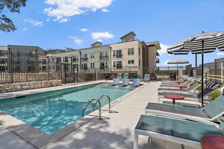 1bed 1bath Pool + Gym | Near Domain Mall + Topgolf - Austin