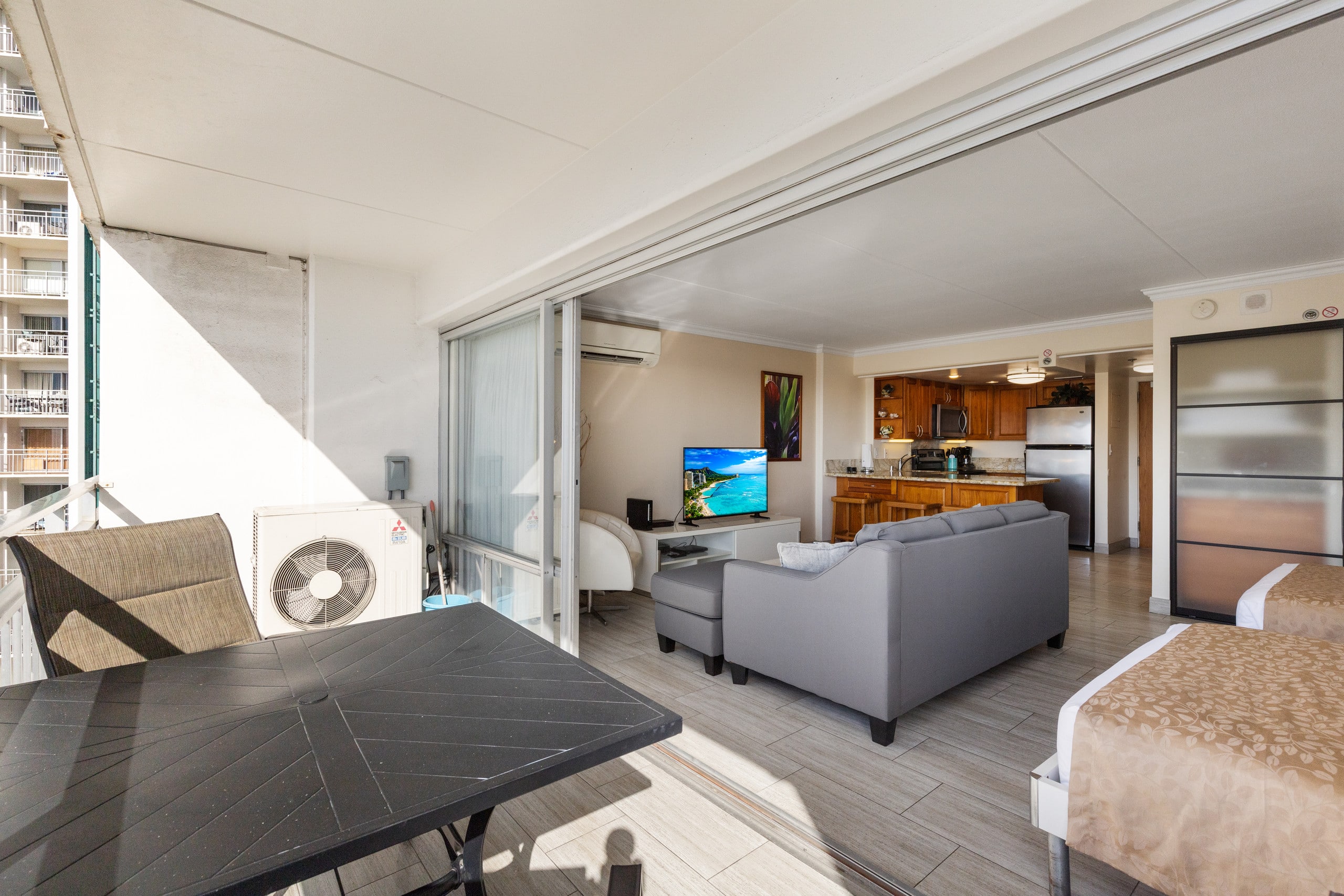 Condo in Honolulu · ★4.74 · Studio · 3 beds · 1 bath - Image 6