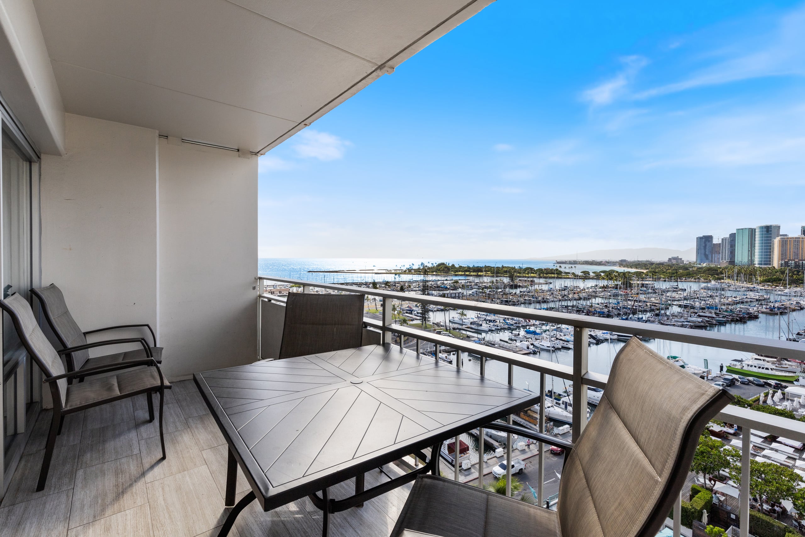 Condo in Honolulu · ★4.74 · Studio · 3 beds · 1 bath - Image 12