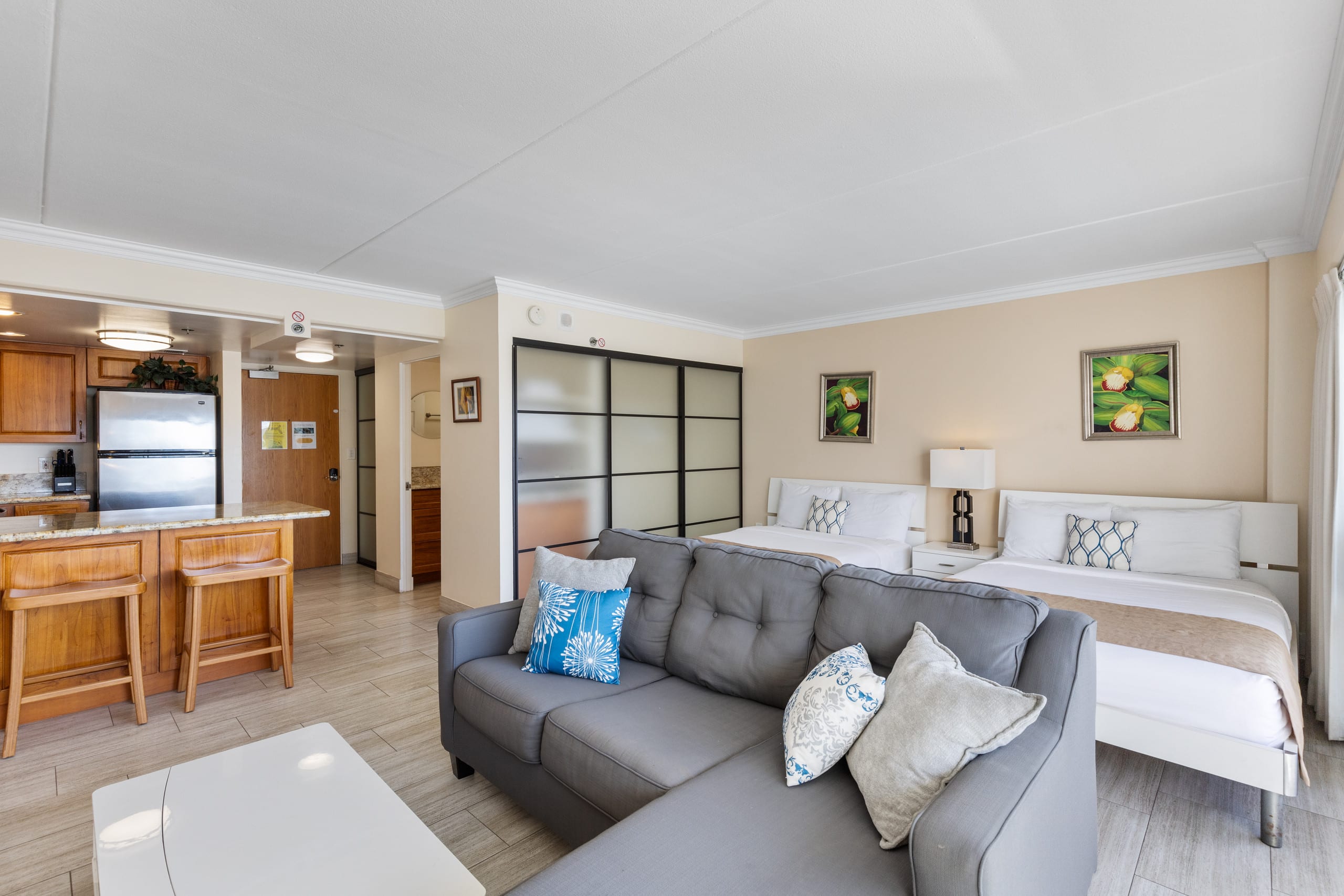 Condo in Honolulu · ★4.74 · Studio · 3 beds · 1 bath - Image 4