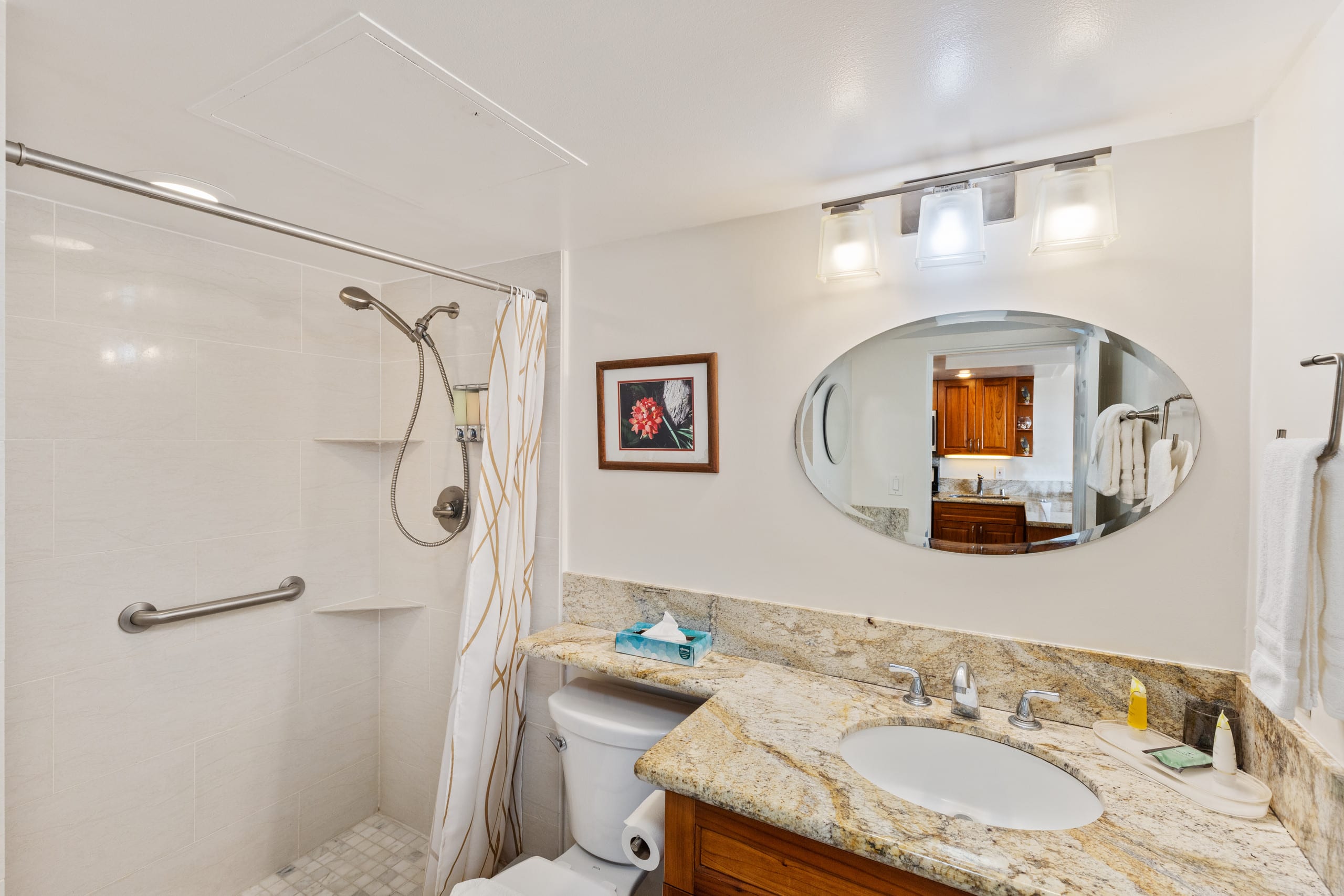 Condo in Honolulu · ★4.74 · Studio · 3 beds · 1 bath - Image 10