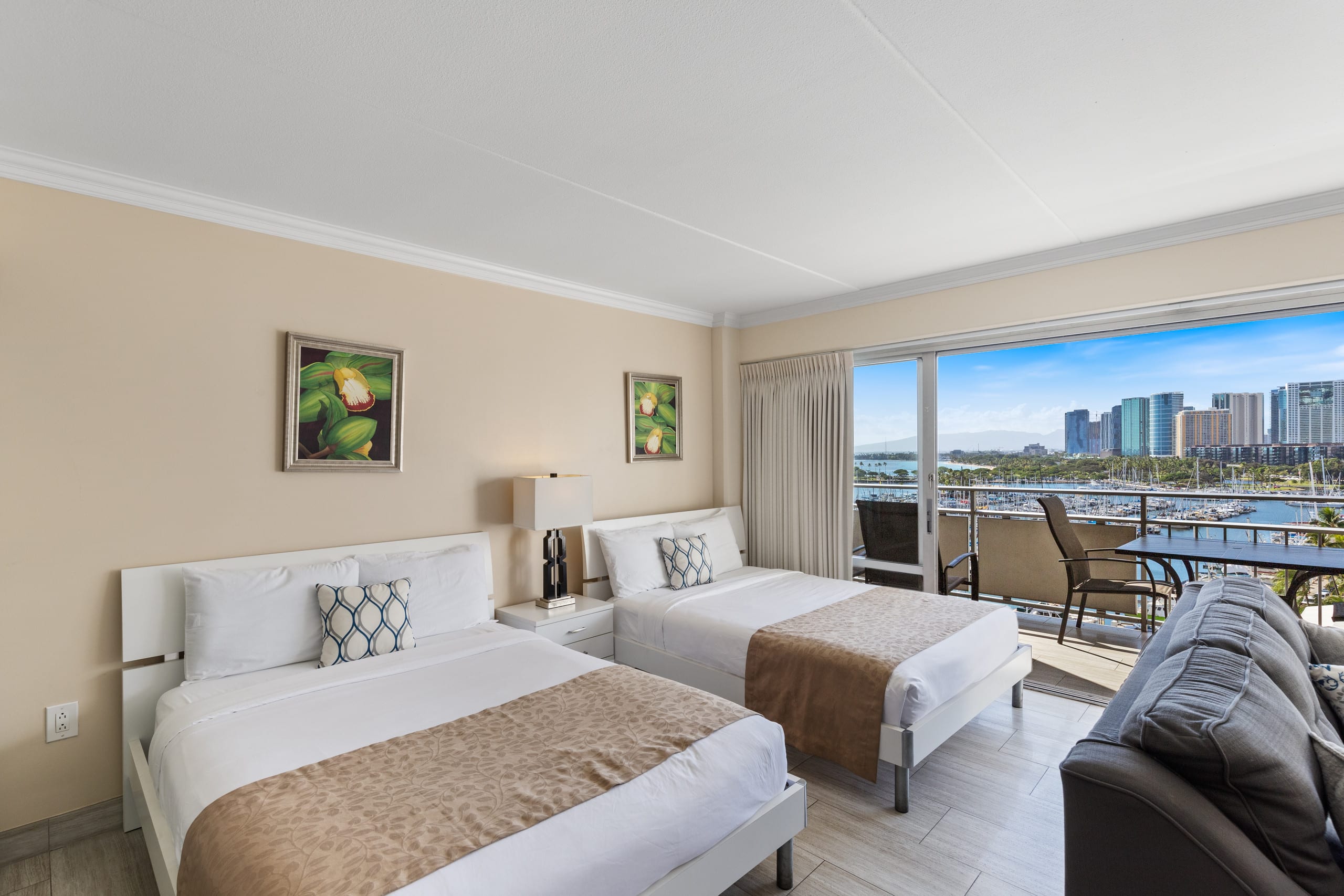 Condo in Honolulu · ★4.74 · Studio · 3 beds · 1 bath - Image 1