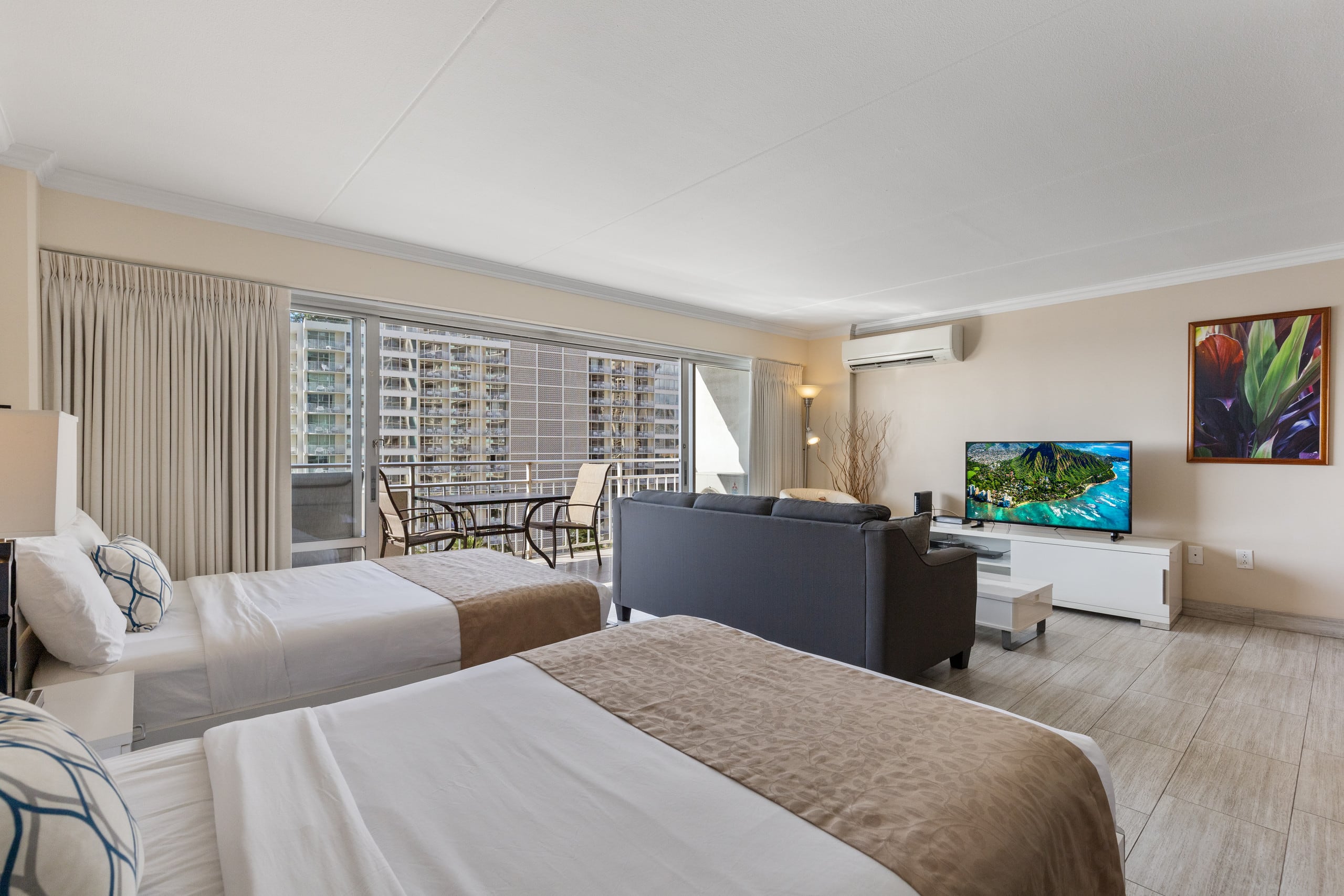Condo in Honolulu · ★4.74 · Studio · 3 beds · 1 bath - Image 32