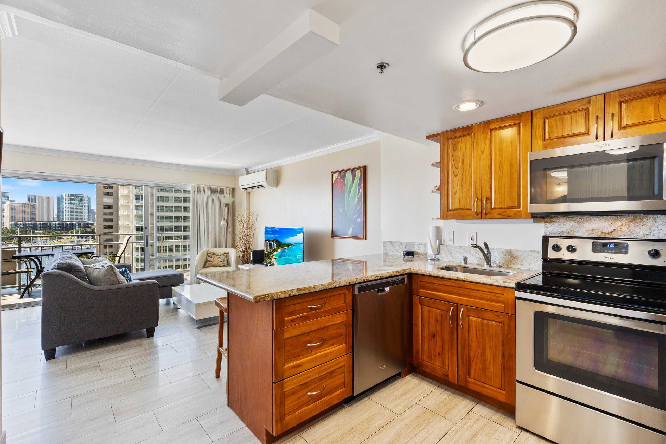Condo in Honolulu · ★4.74 · Studio · 3 beds · 1 bath - Image 7