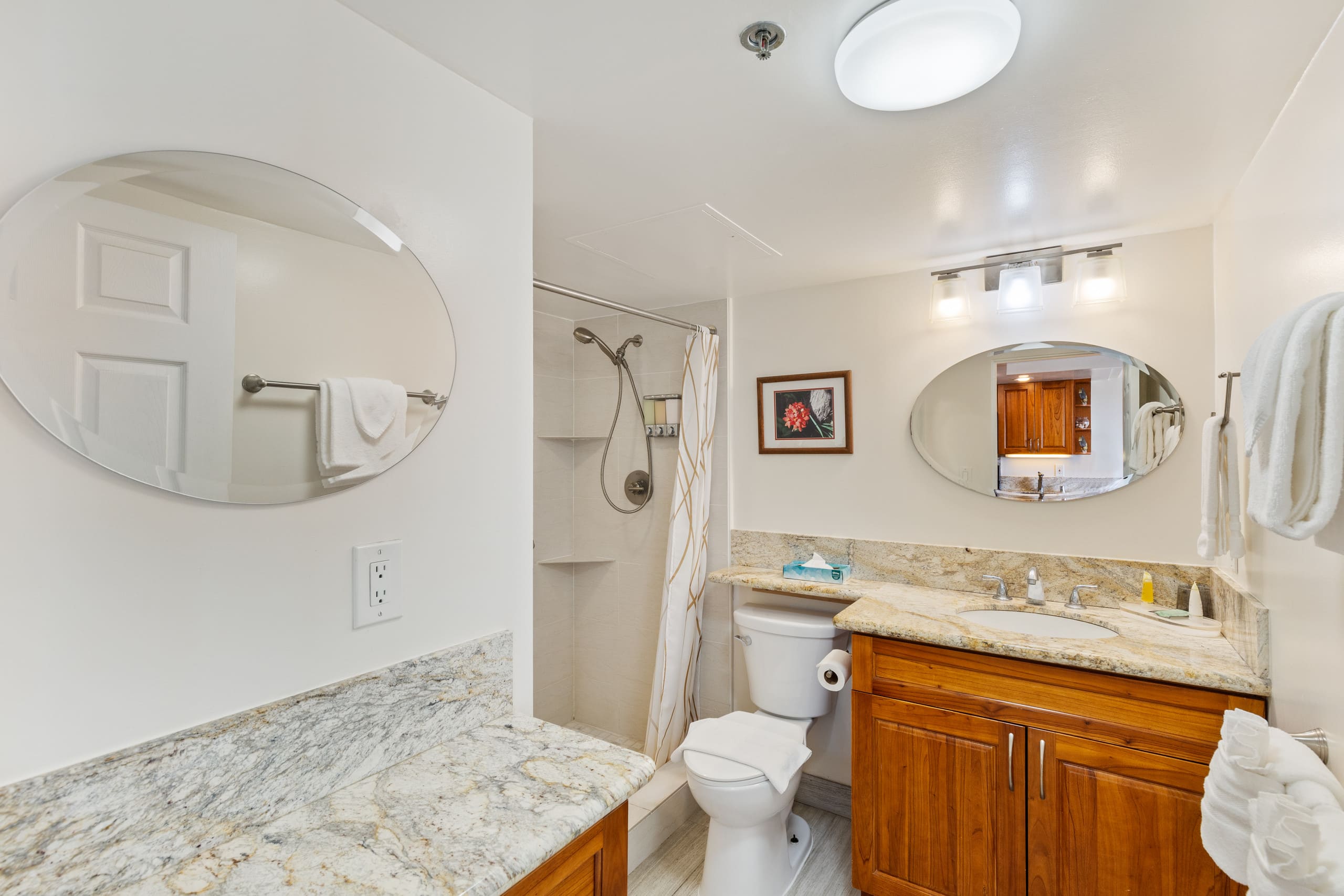 Condo in Honolulu · ★4.74 · Studio · 3 beds · 1 bath - Image 11