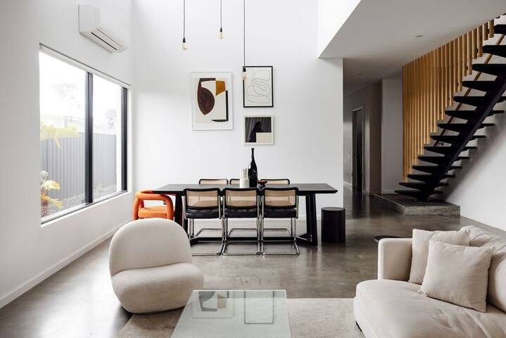 Haven House : mid century modern gallery image 3