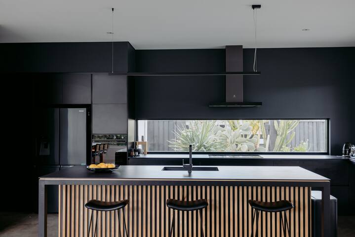 Haven House : mid century modern gallery image 4