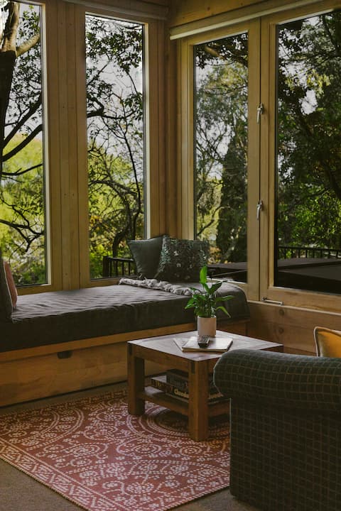 Popular Airbnb listing: THE BIRD'S NEST - Secluded getaway! in Christchurch City