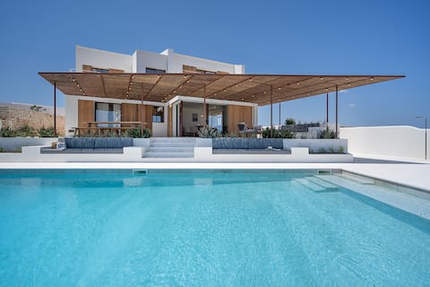 Charming Villa in front of the sea, Na Macaret