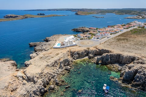 Charming Villa in front of the sea, Na Macaret