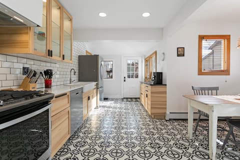 Inviting Mountain-Country Home