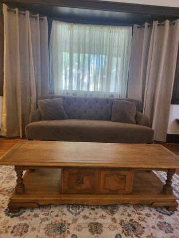 Conveniently located 6 Bedroom Home Next to U of R gallery image 5