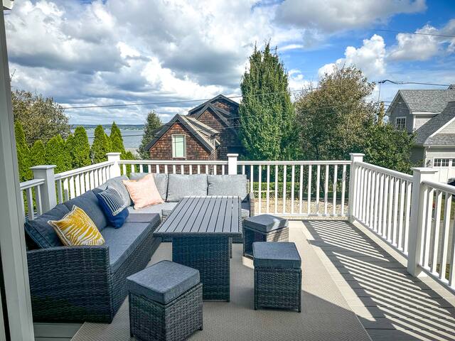 Quintessential Coastal Home with water views gallery image 3