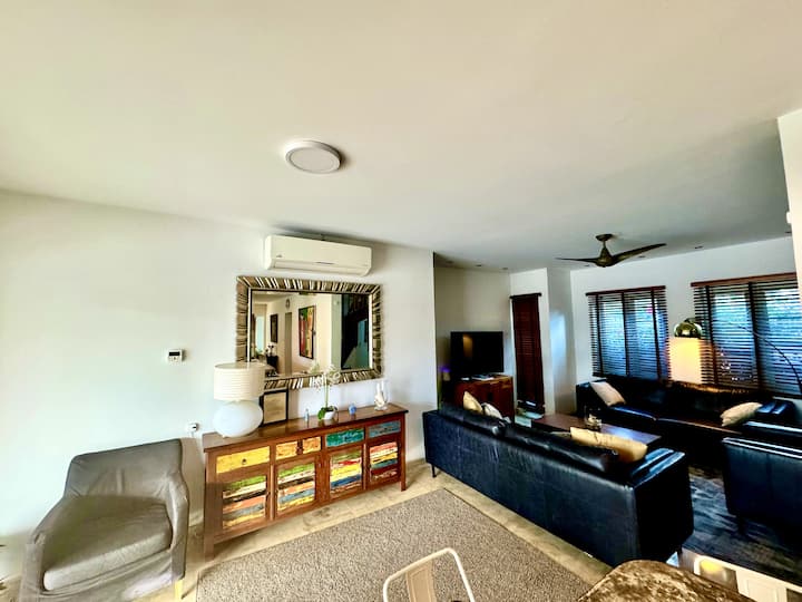 2 Attached Villas For 28 Guests - Aruba