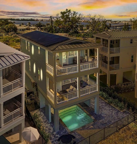 Bayview Pointe! Luxury home! Near Anna Maria isle!