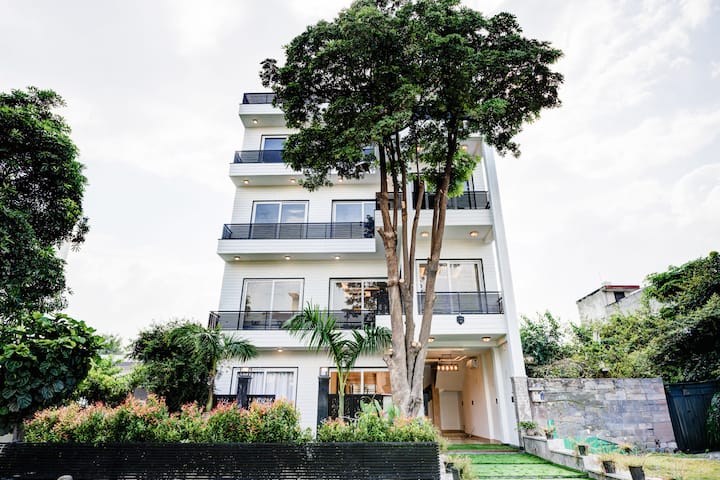 Luxury homestay room in greater noida