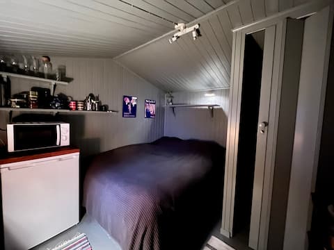Popular Airbnb listing: Bedroom, heated sauna by the sea in Norra Innerstaden