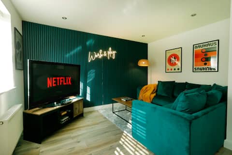 Top Airbnb: #SmartTV, FreeParking, Contractor, Discounts, WiF# in St. Albans