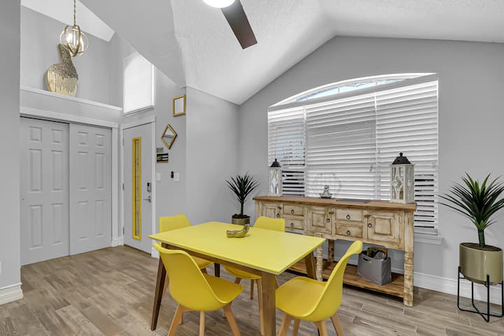 Sunkissed Retreat: 4 Beds 2 Baths. Pets Ok. - Santa Teresa, NM