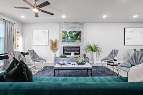 Top performing Airbnb: Luxurious 3BR~HotTub~Skyline Views~Old East Dallas in Belmont Park