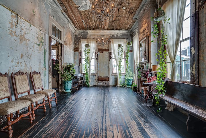 Patina Palace gallery image 4